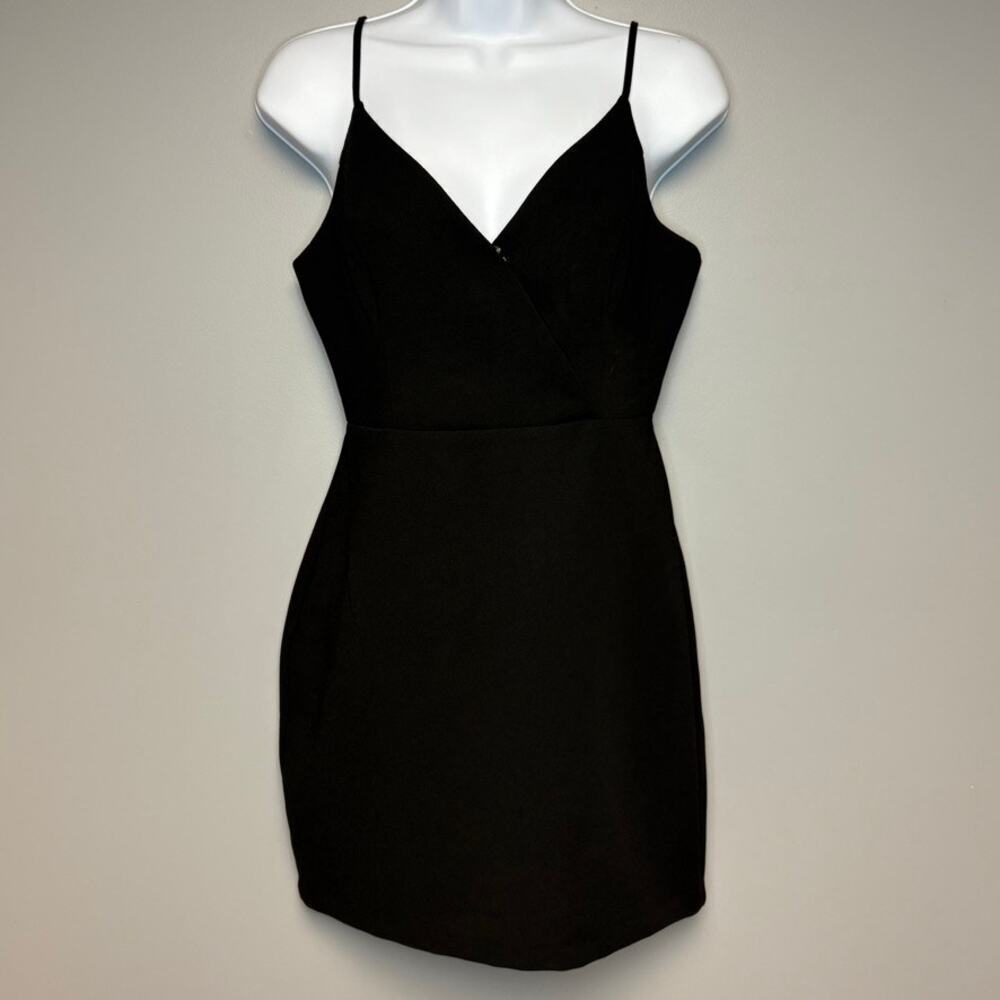 NWT BCBGeneration Little Black Dress LBD Mini Spaghetti Strap‎ V-Neck Sz 4